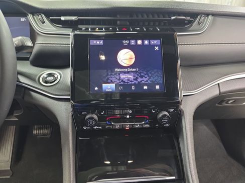 Used 2025 Jeep Grand Cherokee Altitude image 18