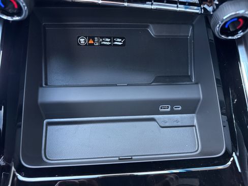 New 2026 Chevrolet Suburban Premier AWD/4WD image 28