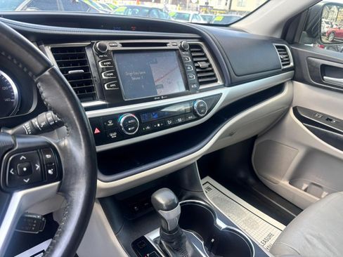 Used 2014 Toyota Highlander XLE AWD/4WD image 14