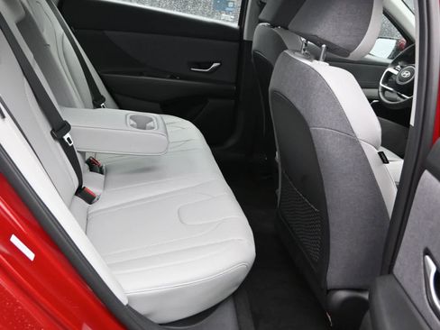 Certified 2025 Hyundai Elantra Limited image 12