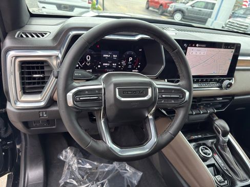 Used 2023 GMC Canyon Denali w/ Denali Black Edition image 18
