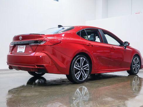 Used 2025 Toyota Camry XSE FWD image 9