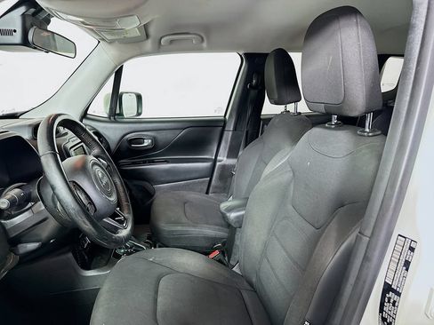 Used 2017 Jeep Renegade Altitude FWD image 8