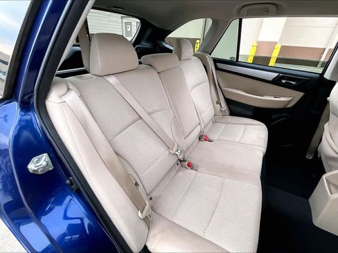 Used 2017 Subaru Outback 2.5i Premium image 19