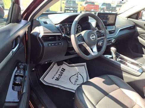 Used 2025 Nissan Altima 2.5 SL FWD image 6