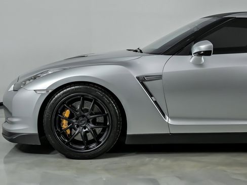 Used 2009 Nissan GT-R Premium image 6
