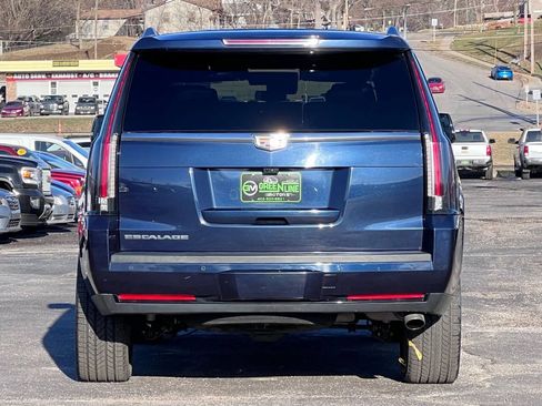 Used 2020 Cadillac Escalade Luxury AWD/4WD image 5