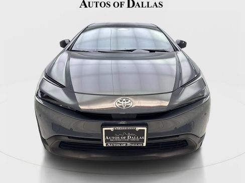 Used 2025 Toyota Prius LE FWD image 3