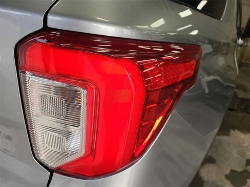 Used 2024 Ford Explorer Limited image 32