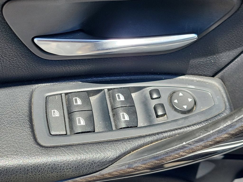 Used 2015 BMW 328i xDrive Wagon AWD/4WD image 12