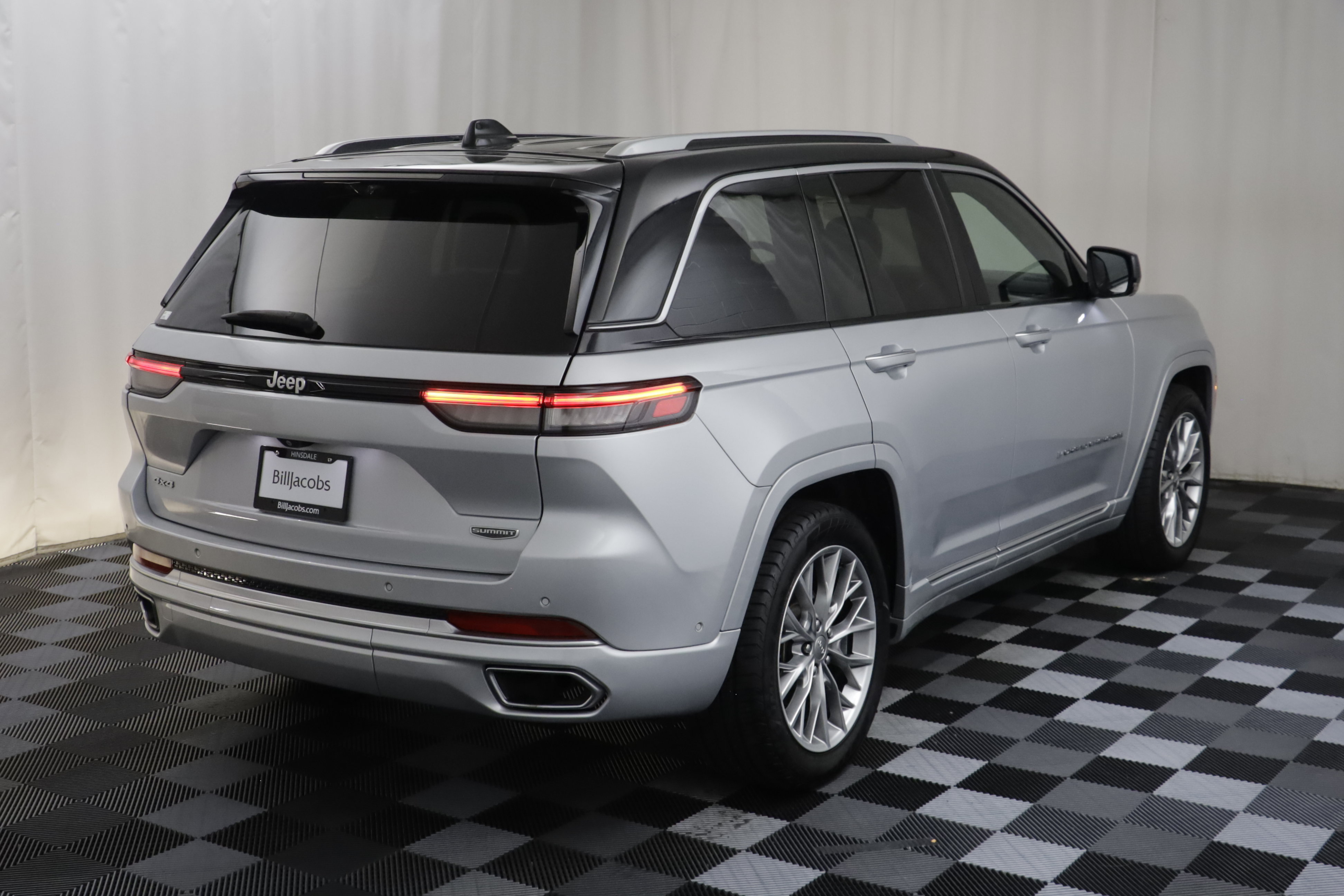 Used 2023 Jeep Grand Cherokee Summit w/ Adv Protech Group IV AWD/4WD image 24