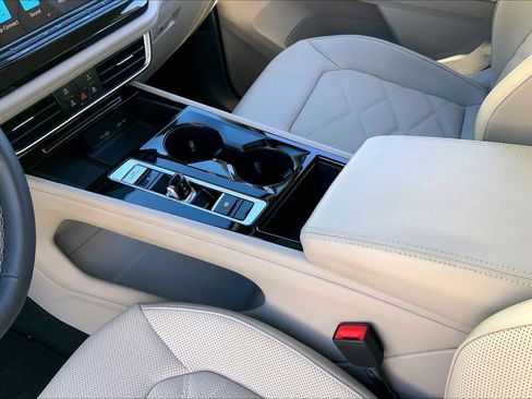 Used 2024 Volkswagen Atlas SE image 14