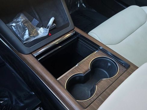 Used 2022 Tesla Model S AWD/4WD image 19