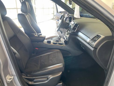 Used 2021 Jeep Grand Cherokee Laredo X image 19