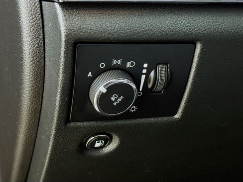 Used 2018 Jeep Grand Cherokee Limited AWD/4WD image 13