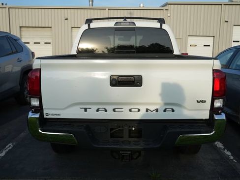 Used 2022 Toyota Tacoma SR5 RWD image 9