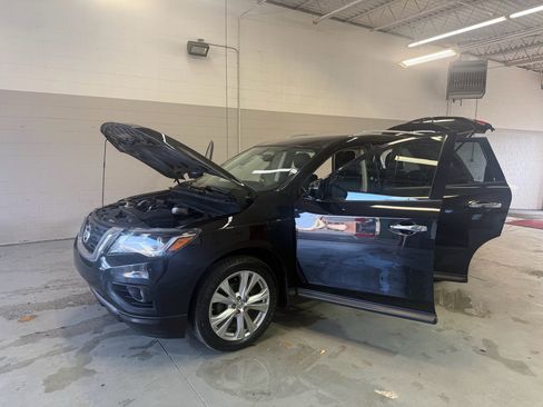 Used 2018 Nissan Pathfinder SL w/ SL Premium Package image 9