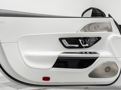 Used 2026 Mercedes-Benz Maybach SL 680 image 37
