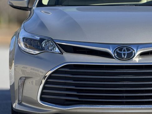 Used 2018 Toyota Avalon XLE image 13