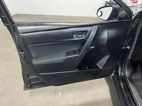 Used 2018 Toyota Corolla LE FWD image 25