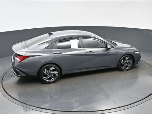 Certified 2024 Hyundai Elantra SEL w/ Convenience Package FWD image 38