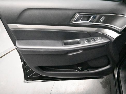 Used 2018 Ford Explorer XLT w/ Equipment Group 201A image 14