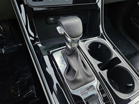 Certified 2024 Kia Carnival SX Prestige image 17