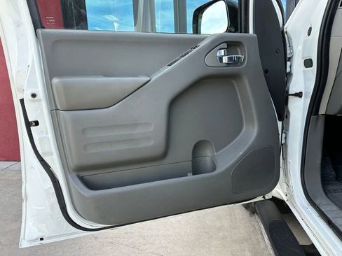 Used 2020 Nissan Frontier SV w/ Midnight Edition Floor Mats image 13