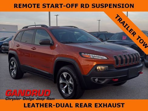 Used 2016 Jeep Cherokee Trailhawk w/ Comfort/Convenience Group AWD/4WD image 1