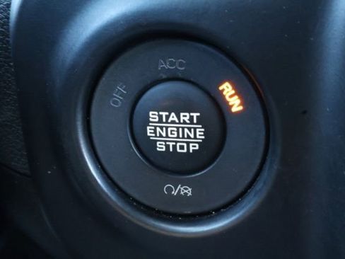 Used 2022 Jeep Gladiator Sport image 18