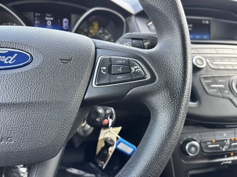 Used 2016 Ford Focus SE w/ SE Power Seat Package image 26