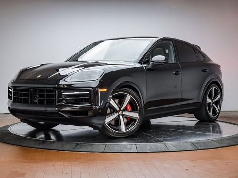 Certified 2025 Porsche Cayenne S image 1