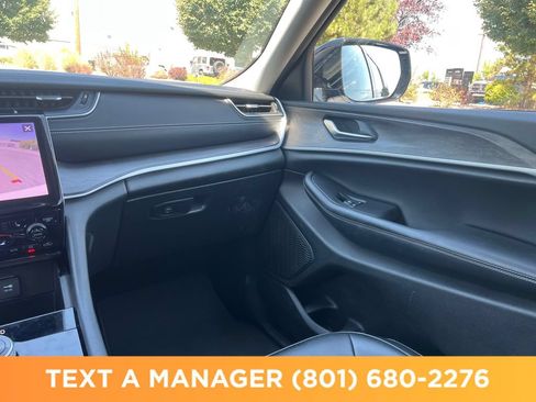 Used 2023 Jeep Grand Cherokee L Limited AWD/4WD image 29