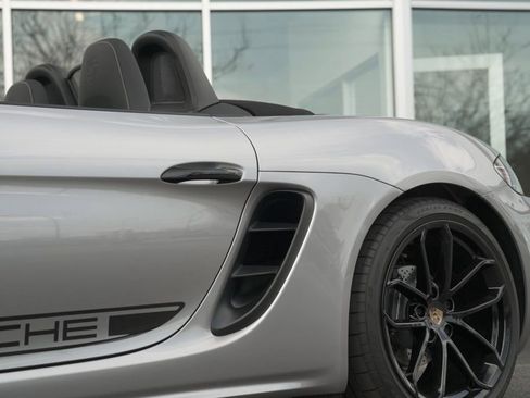 Used 2025 Porsche 718 Boxster RWD image 9