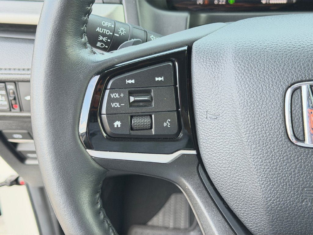 Used 2025 Honda Odyssey EX-L image 15