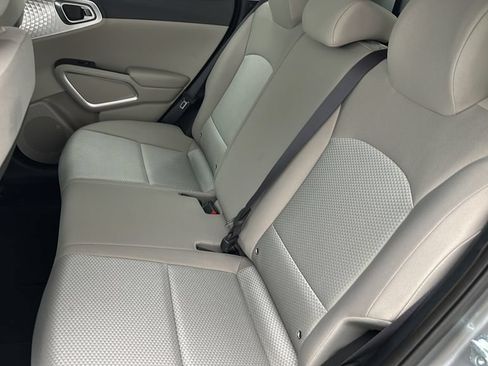 Used 2025 Kia Soul LX w/ LX Technology Package FWD image 11