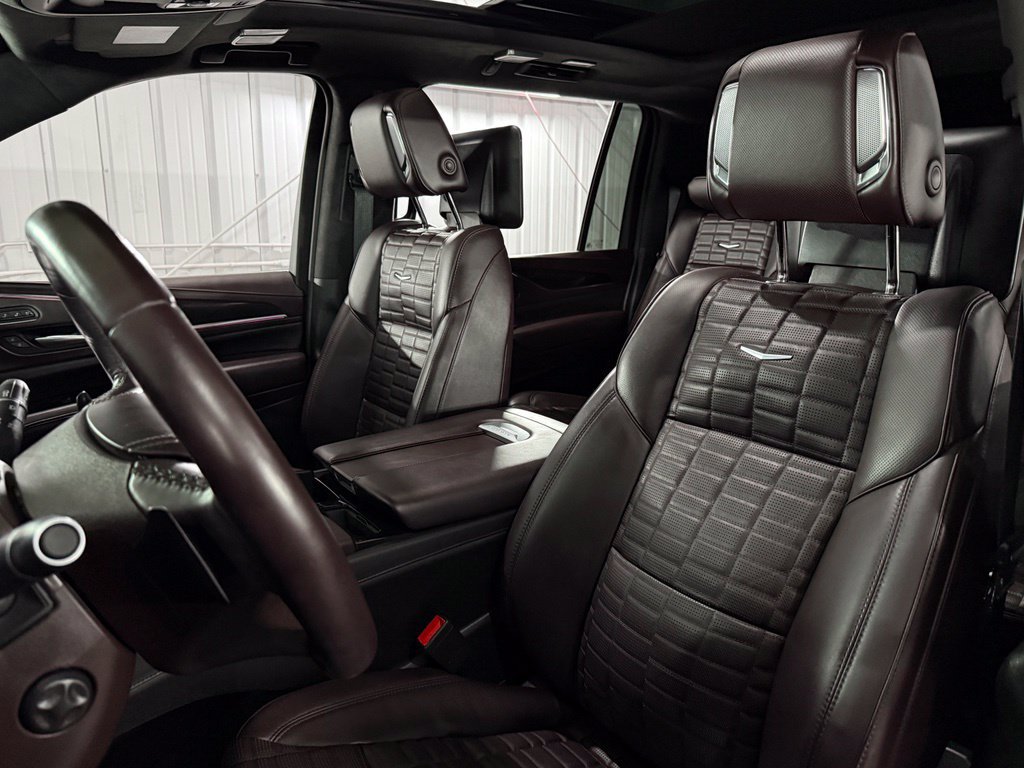 Used 2023 Cadillac Escalade ESV Sport Platinum w/ Heavy-Duty Trailer Package AWD/4WD image 18