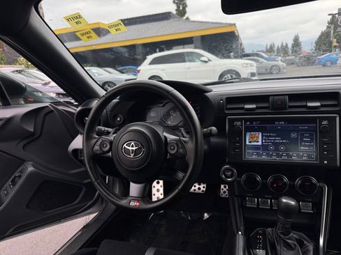Used 2022 Toyota GR86 Premium w/ ALL Weather Mat Package (TMS) RWD image 18