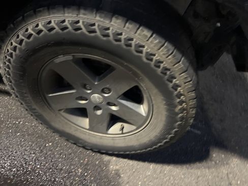 Used 2013 Jeep Wrangler Unlimited Freedom Edition image 7