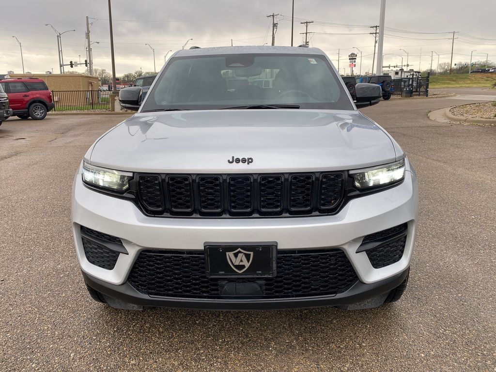 Used 2024 Jeep Grand Cherokee Altitude AWD/4WD image 16