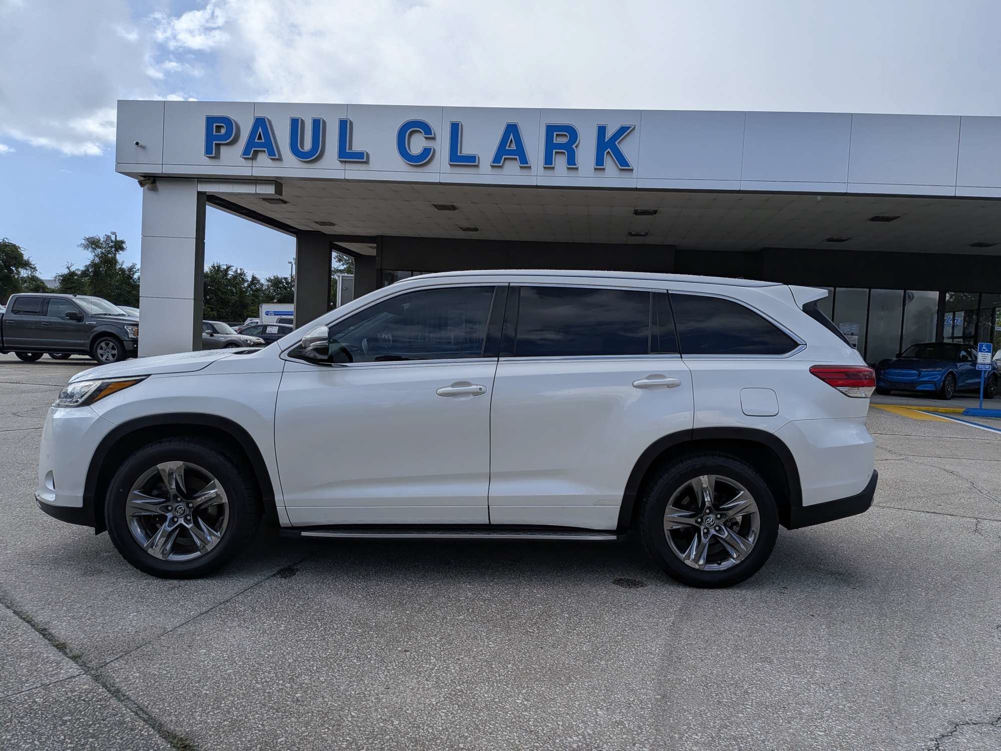 Used 2018 Toyota Highlander Limited Platinum FWD image 7