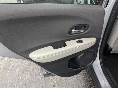 Used 2022 Honda HR-V LX image 13