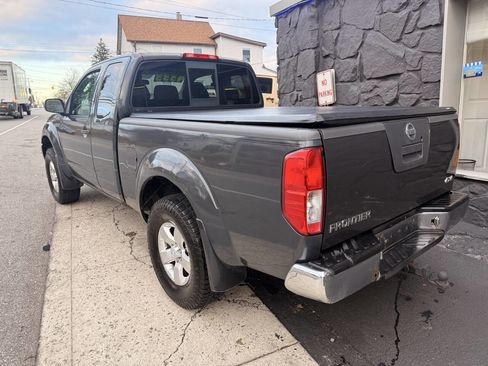 Used 2010 Nissan Frontier SE w/ SE Value Truck Pkg image 6