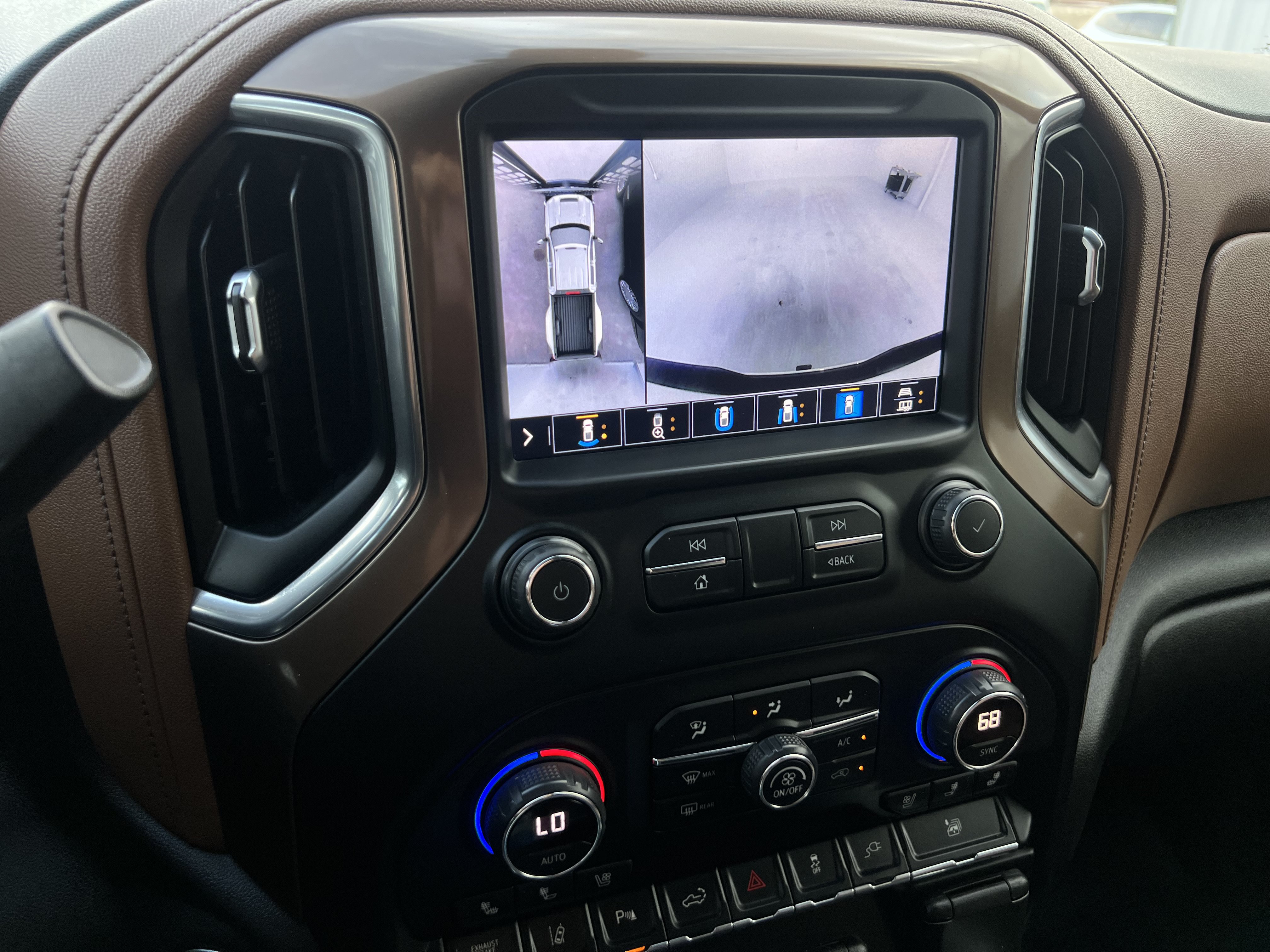 Used 2021 Chevrolet Silverado 3500 High Country w/ Technology Package AWD/4WD image 16