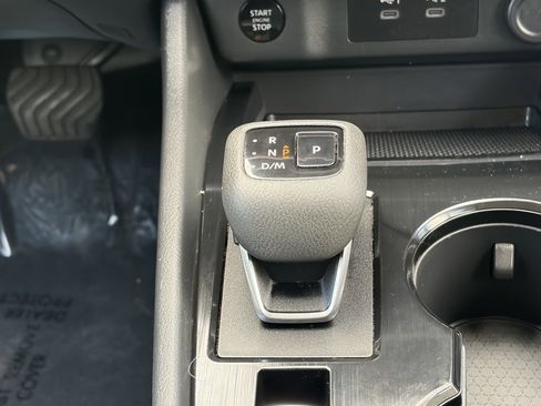 Used 2024 Nissan Rogue SV FWD image 25