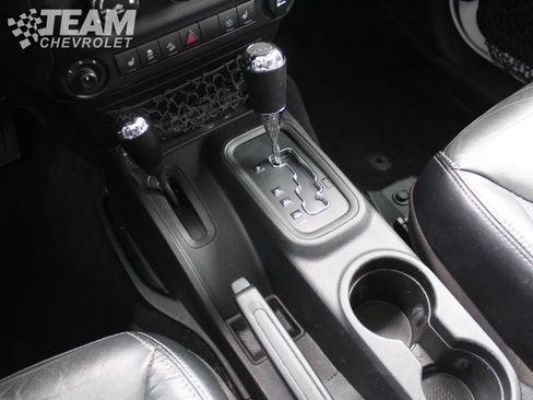 Used 2018 Jeep Wrangler Unlimited Rubicon w/ Cold Weather Group image 16