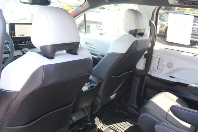 Certified 2026 Toyota Sienna XSE FWD image 30
