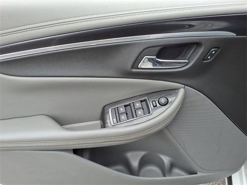 Used 2019 Chevrolet Impala LT image 10