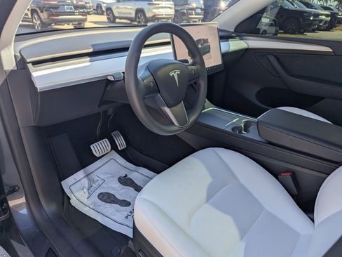 Used 2023 Tesla Model Y Performance image 23