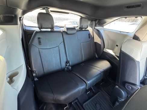 Used 2025 Toyota Sienna Platinum image 14